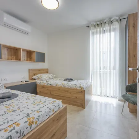 Mukalba E4 Prvi Kat Lejlighed
