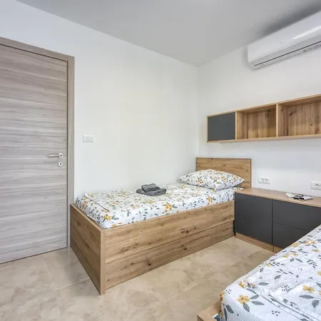 Mukalba E4 Prvi Kat Lejlighed *
